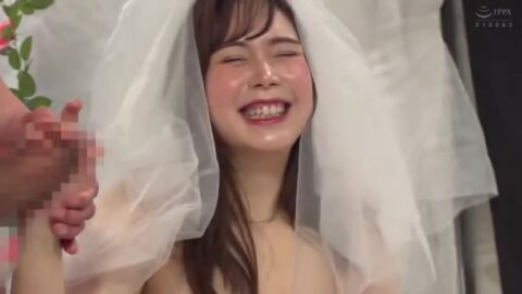 巨乳人妻がマジックミラー号で夫の目を盗み他人棒に溺れ中出しされる！